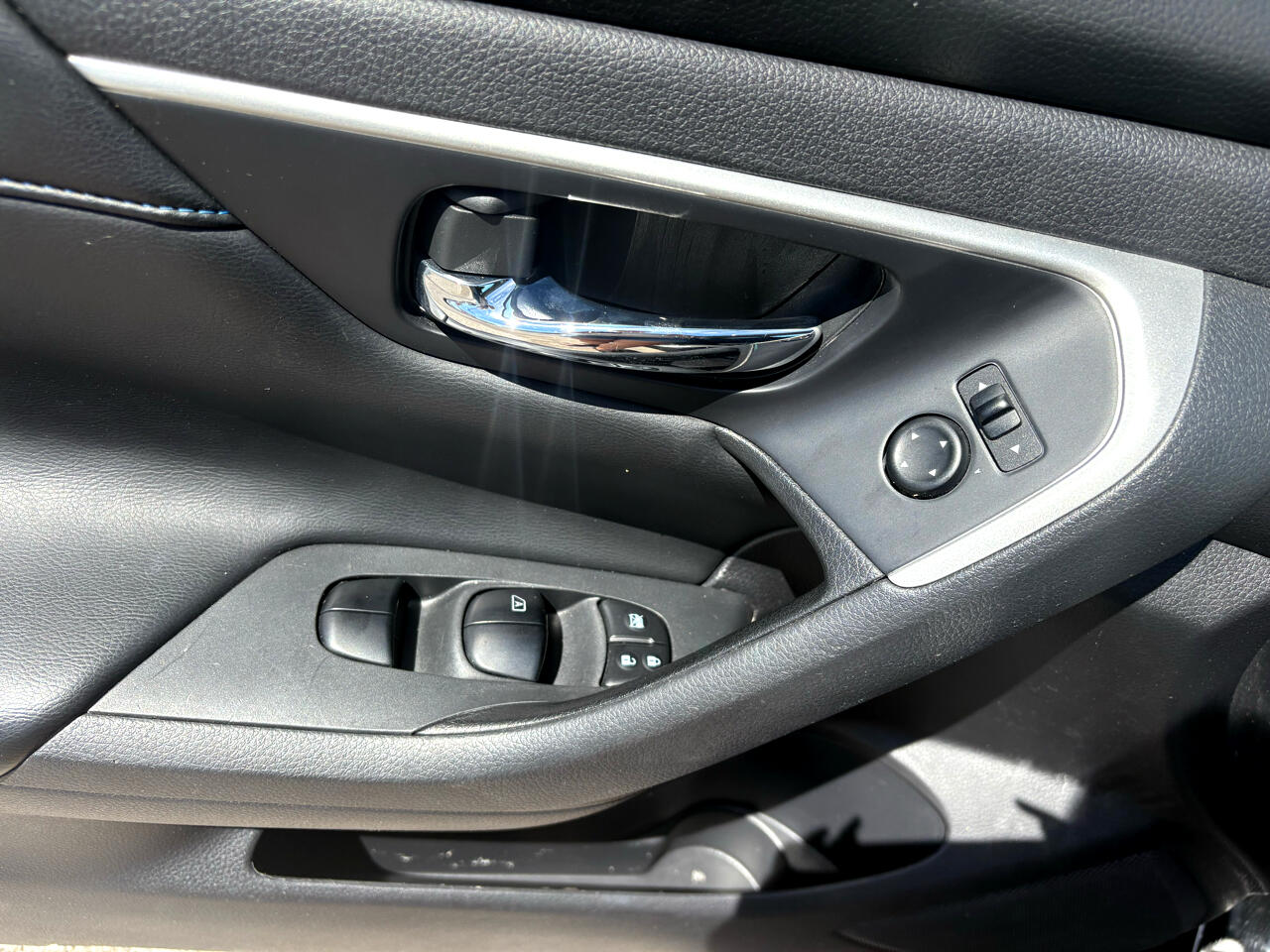 Nissan Altima 4dr Sdn I4 2.5 SR 2016 Nissan Altima 4dr Sdn I4 2.5 SR 2016