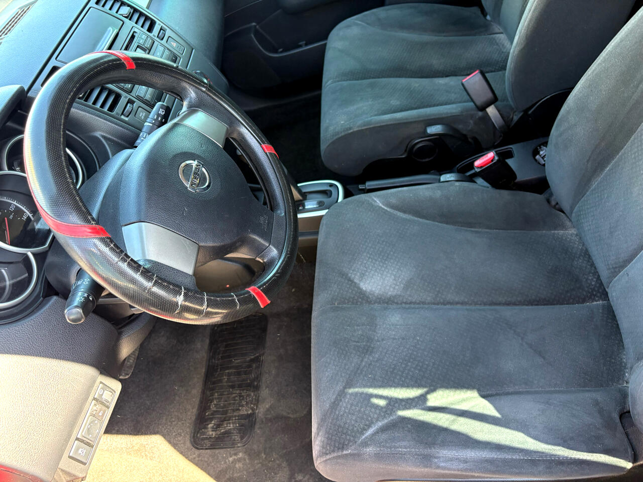 Nissan Versa 5dr HB Auto 1.8 S 2012 Nissan Versa 5dr HB Auto 1.8 S 2012