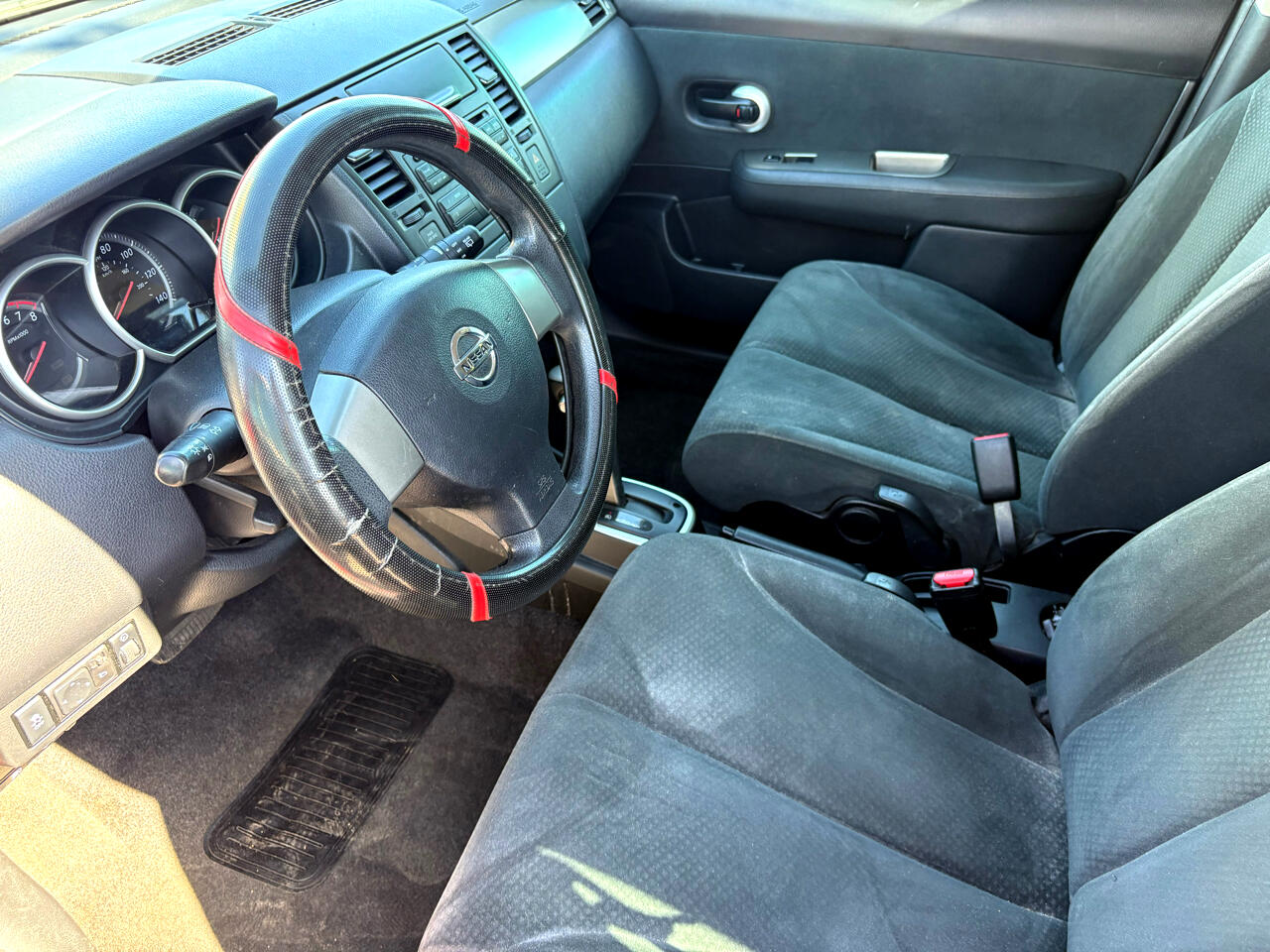 2012 Nissan Versa 1.8 S photo 7