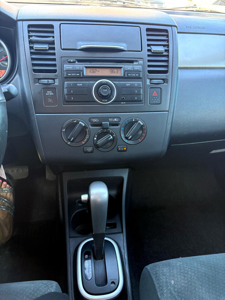 2012 Nissan Versa 1.8 S photo 10