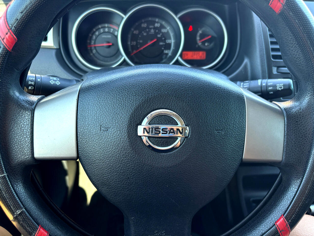 2012 Nissan Versa 1.8 S photo 11