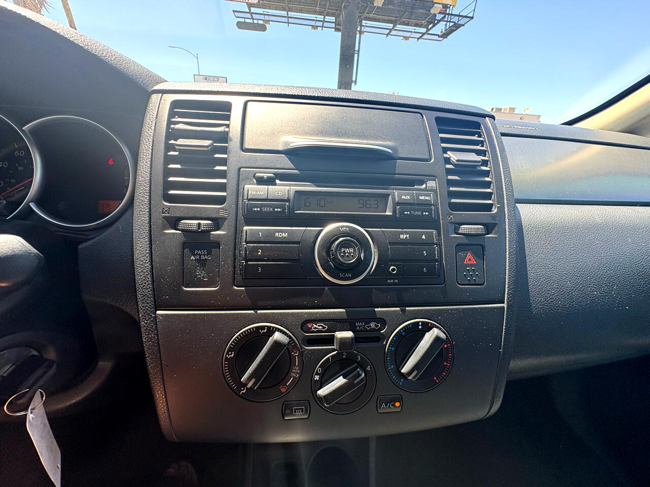 2012 Nissan Versa 1.8 S photo 24