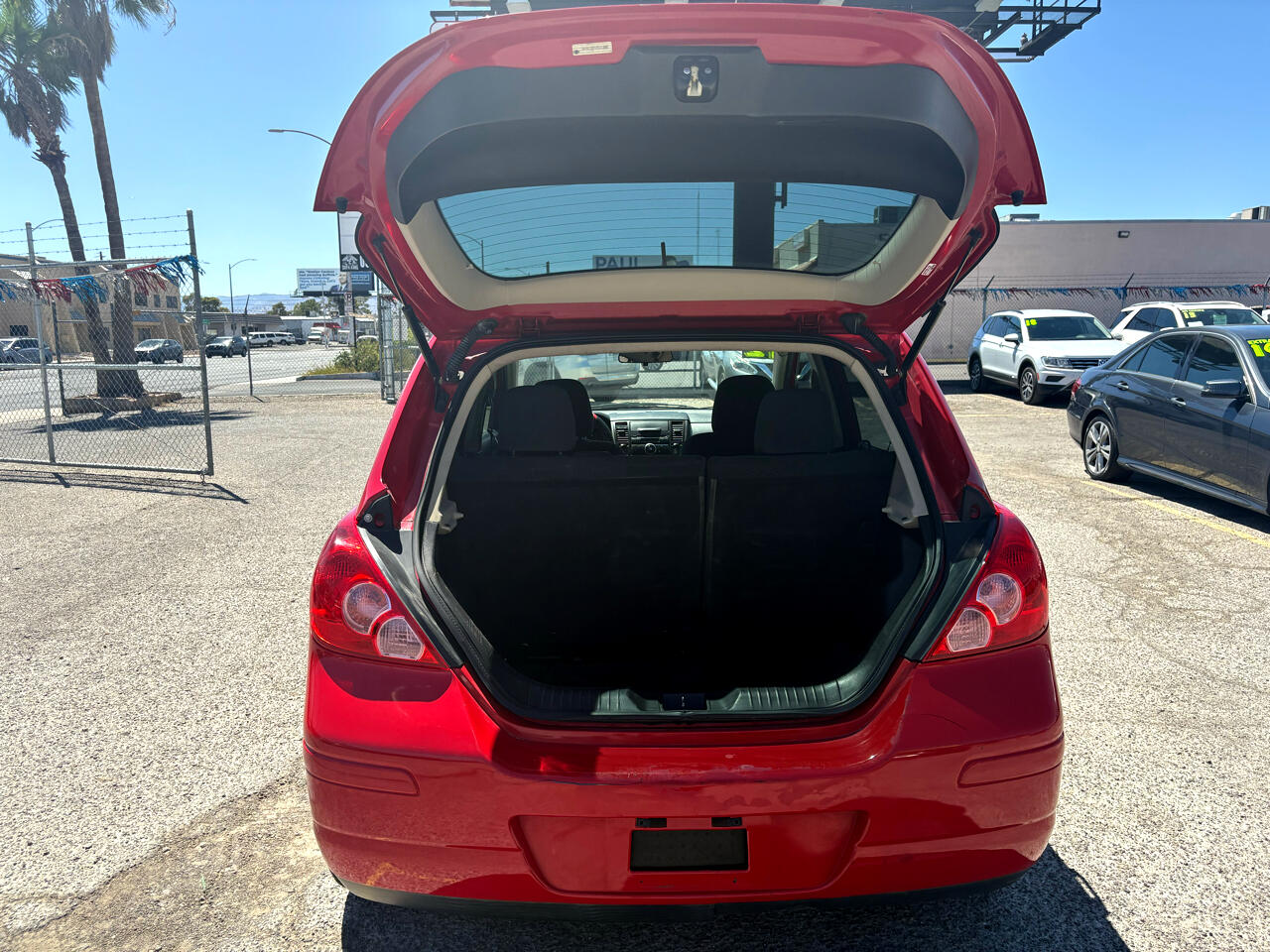 2012 Nissan Versa 1.8 S photo 32