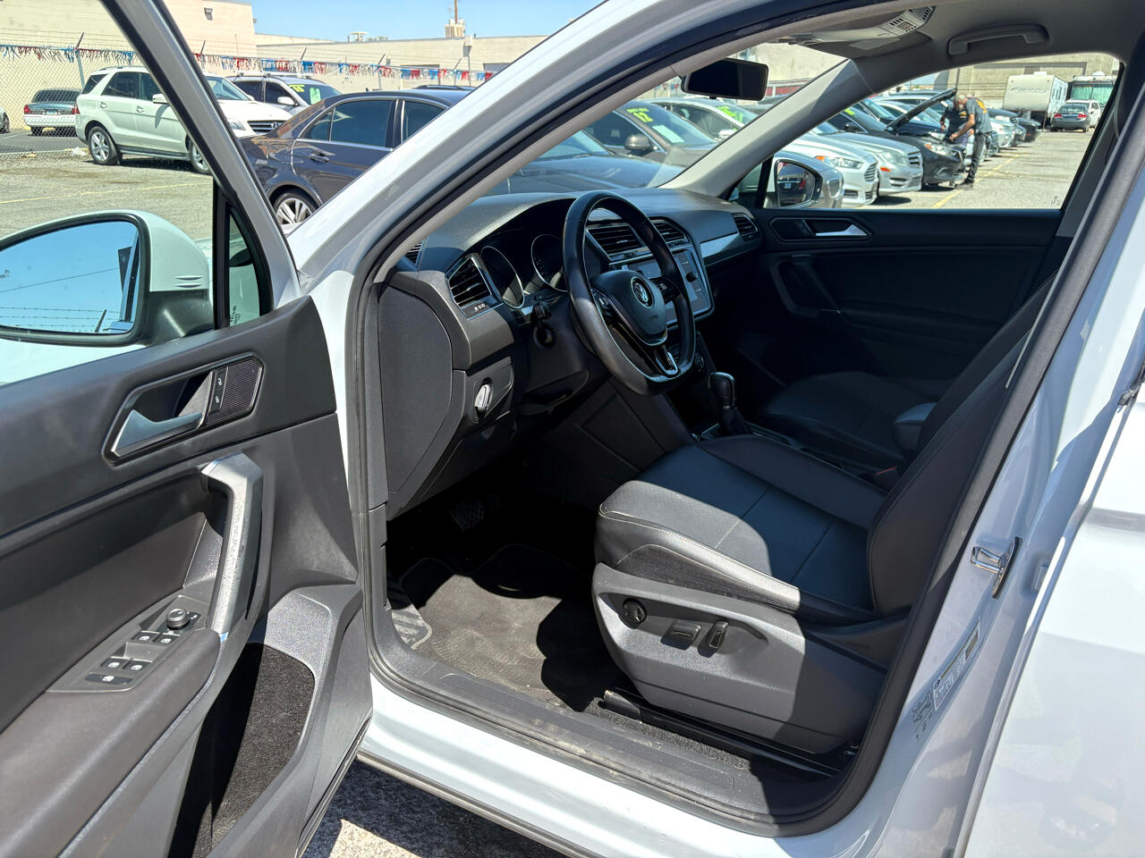 Volkswagen Tiguan 2.0T SEL FWD 2018 Volkswagen Tiguan 2.0T SEL FWD 2018