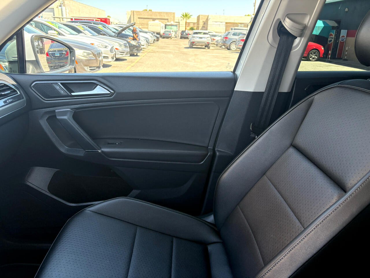 Volkswagen Tiguan 2.0T SEL FWD 2018 Volkswagen Tiguan 2.0T SEL FWD 2018