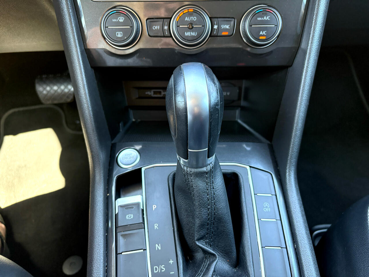 Volkswagen Tiguan 2.0T SEL FWD 2018 Volkswagen Tiguan 2.0T SEL FWD 2018