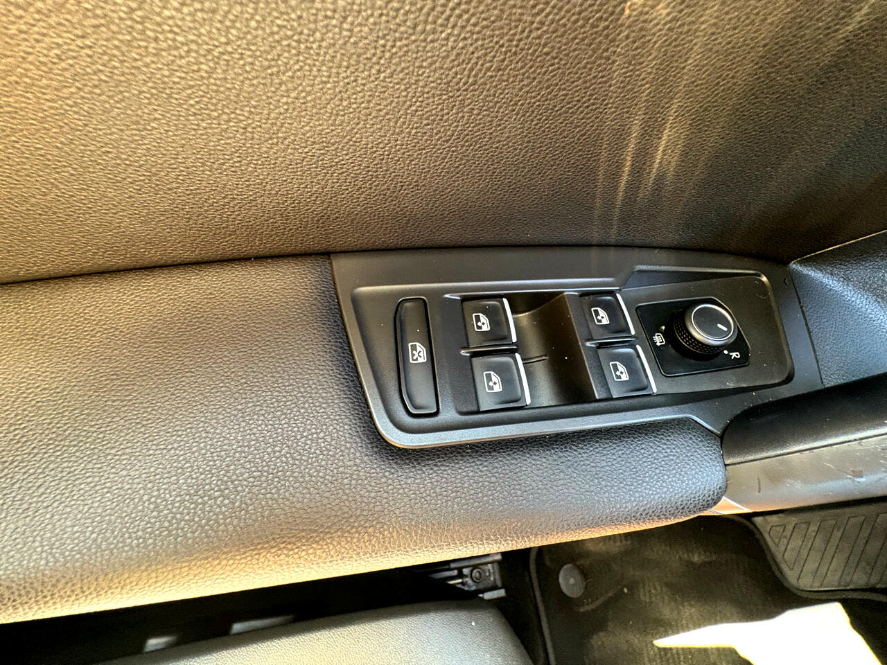 Volkswagen Tiguan 2.0T SEL FWD 2018 Volkswagen Tiguan 2.0T SEL FWD 2018