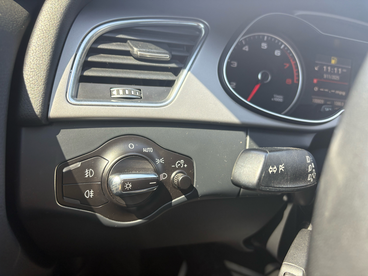 Audi A4 4dr Sdn CVT FrontTrak 2.0T Premium Plus 2014 Audi A4 4dr Sdn CVT FrontTrak 2.0T Premium Plus 2014