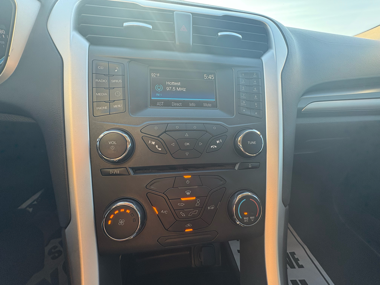 Ford Fusion 4dr Sdn SE FWD 2016 Ford Fusion 4dr Sdn SE FWD 2016