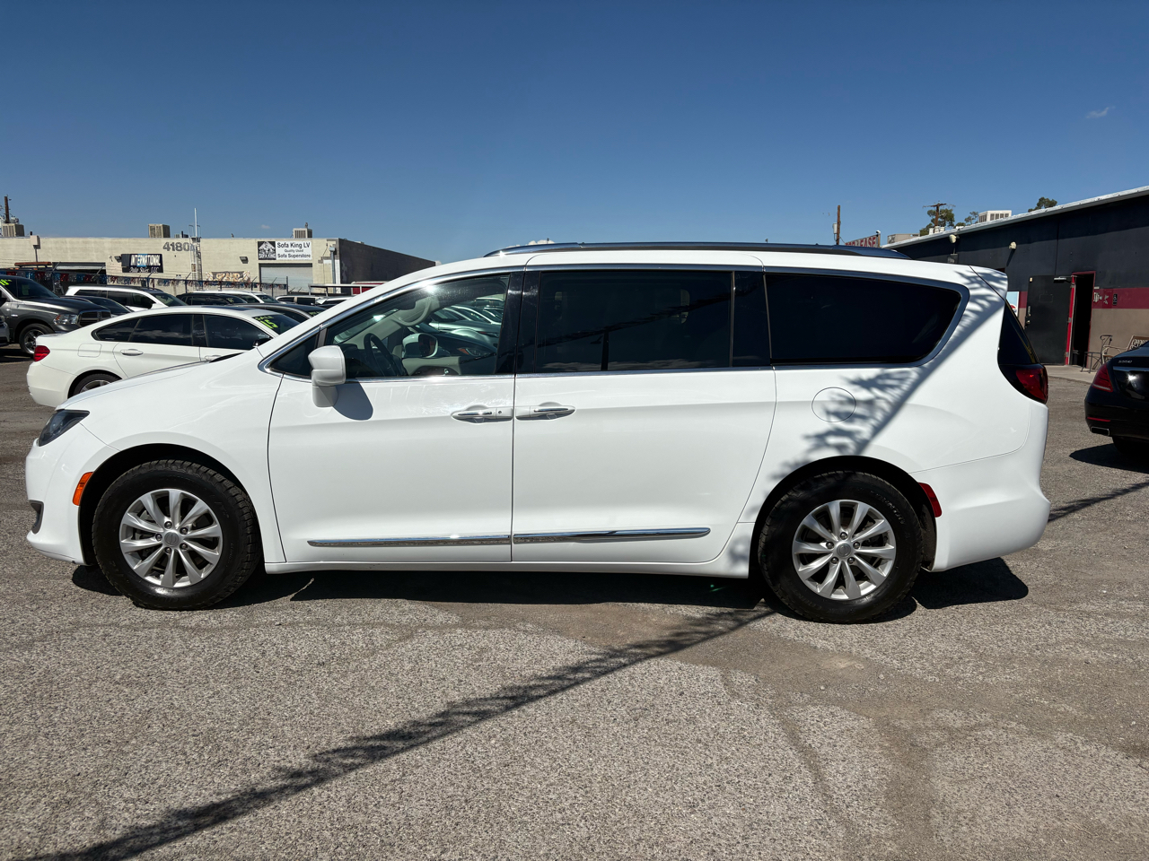 2019 Chrysler Pacifica Touring L photo 2