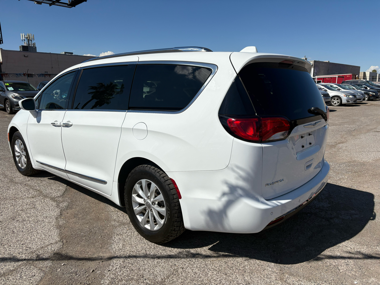 2019 Chrysler Pacifica Touring L photo 3