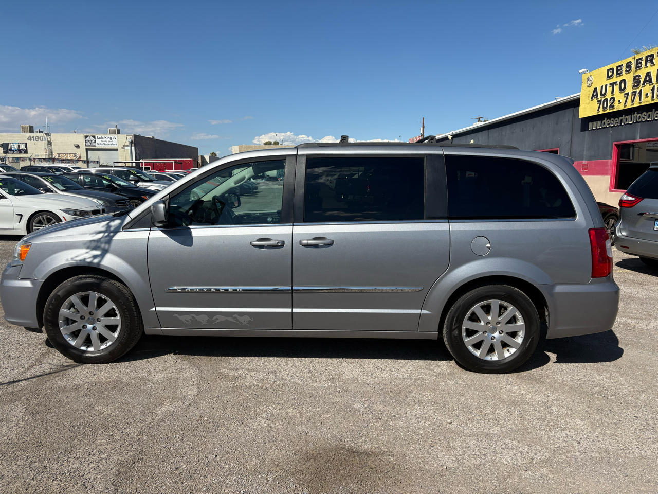 2015 Chrysler Town & Country Touring photo 2
