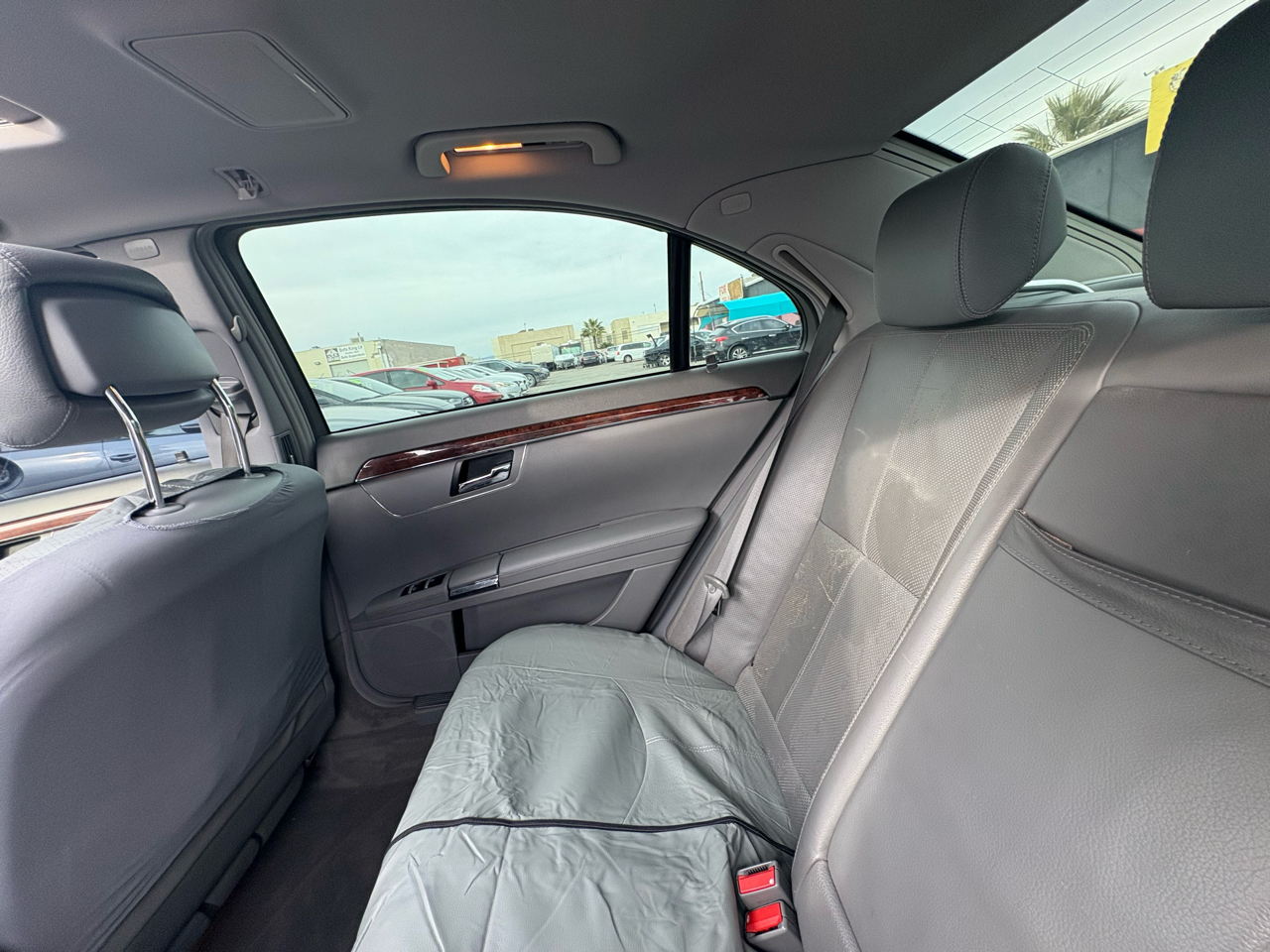 Mercedes-Benz S-Class 4dr Sdn 5.5L V8 RWD 2009