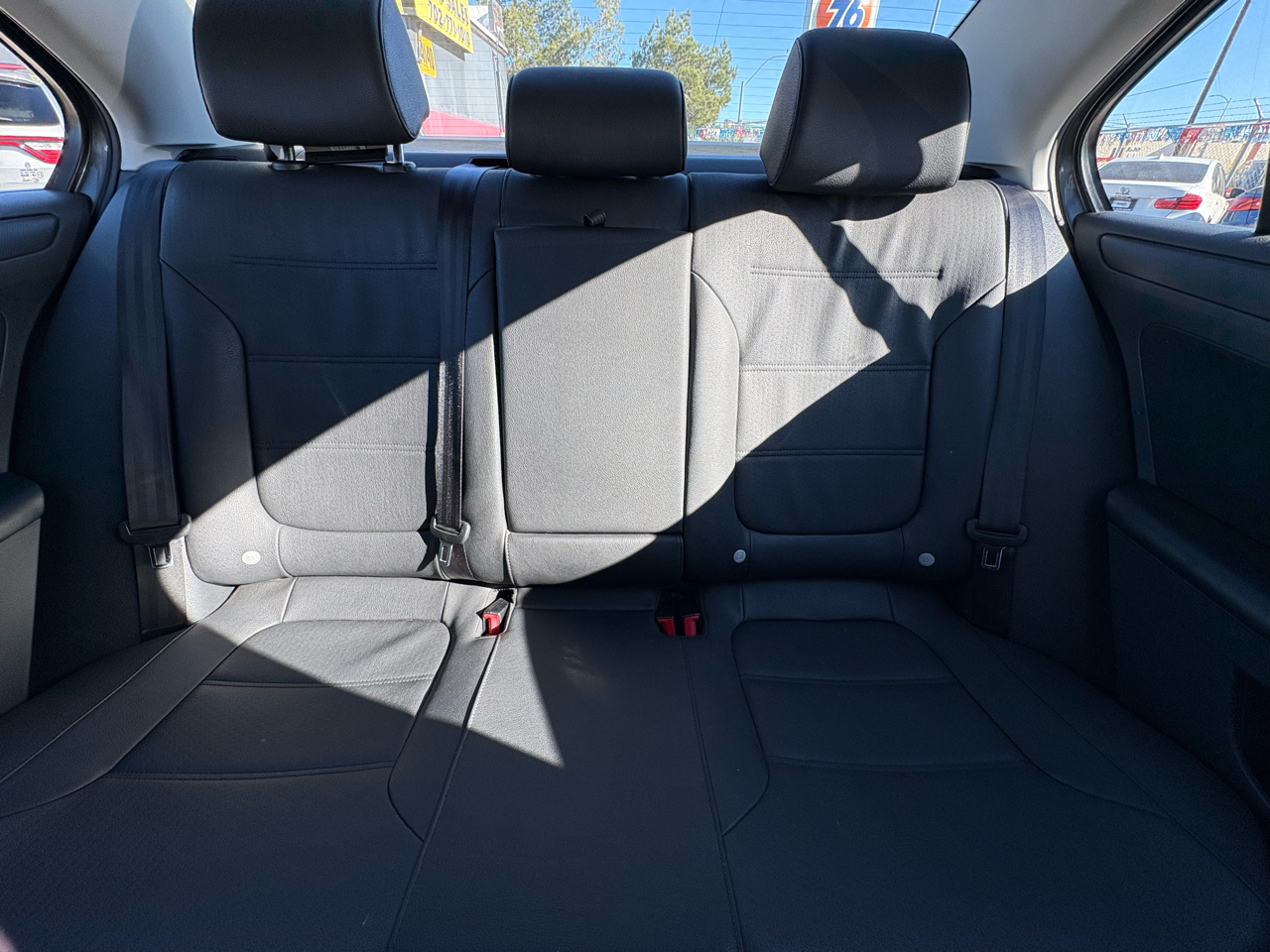 Volkswagen Passat Sedan 4dr DSG Komfort FWD PZEV 2010