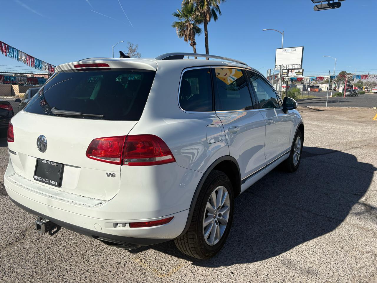 Volkswagen Touareg 4dr 3.6L Sport w/Nav 2014