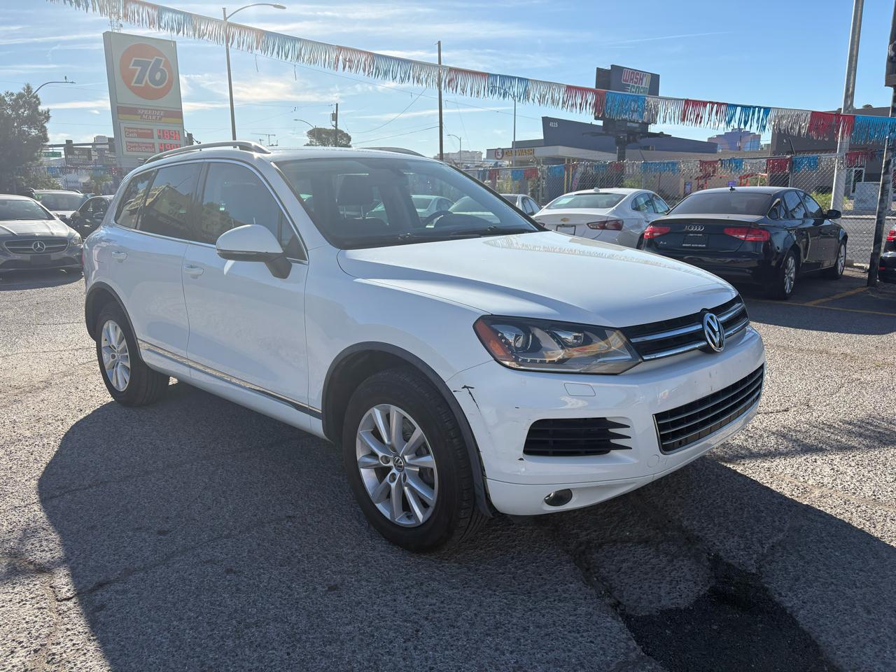 Volkswagen Touareg 4dr 3.6L Sport w/Nav 2014