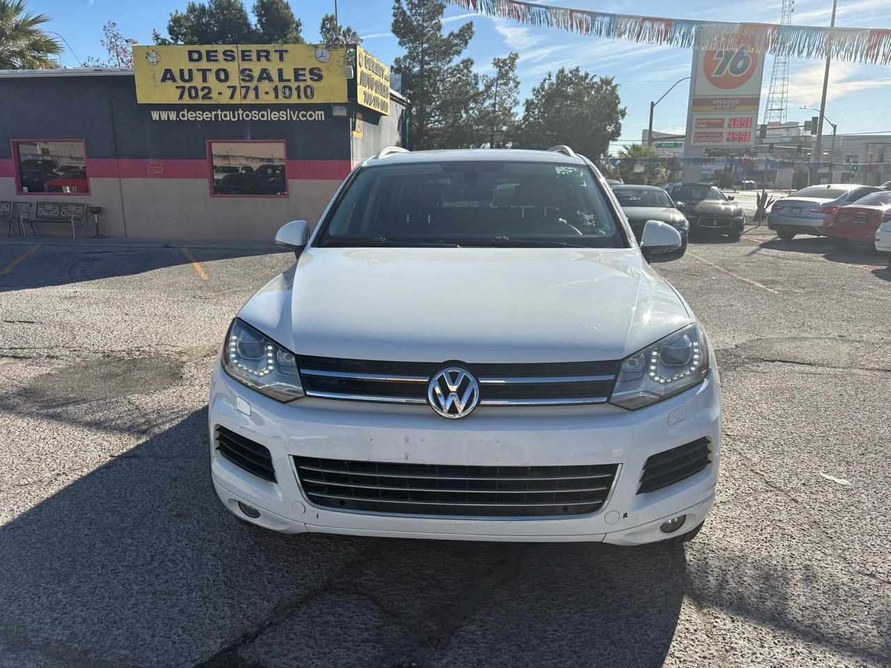 Volkswagen Touareg 4dr 3.6L Sport w/Nav 2014
