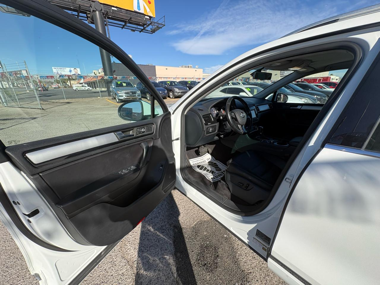 Volkswagen Touareg 4dr 3.6L Sport w/Nav 2014