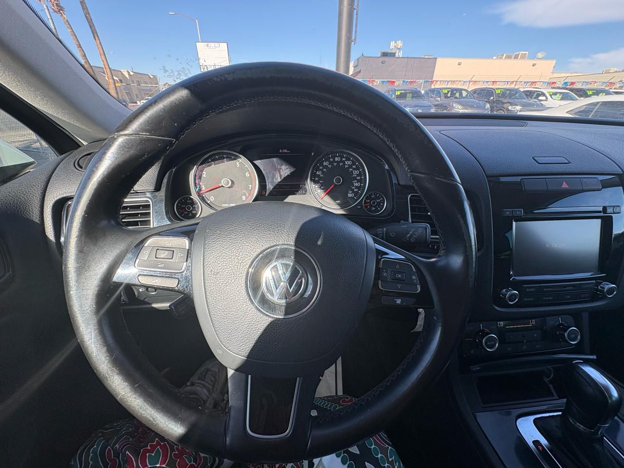 Volkswagen Touareg 4dr 3.6L Sport w/Nav 2014