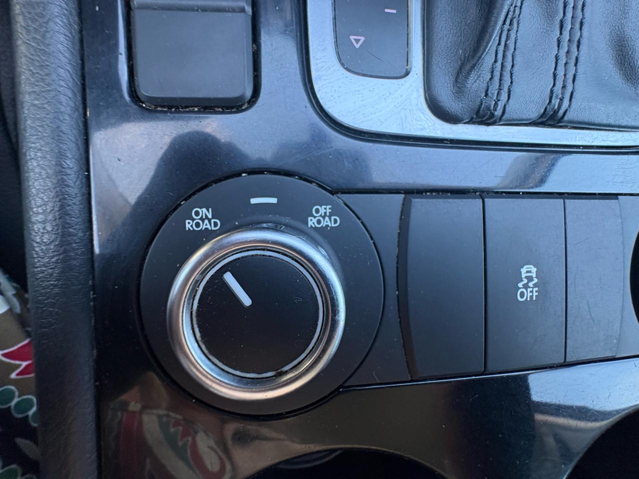 Volkswagen Touareg 4dr 3.6L Sport w/Nav 2014