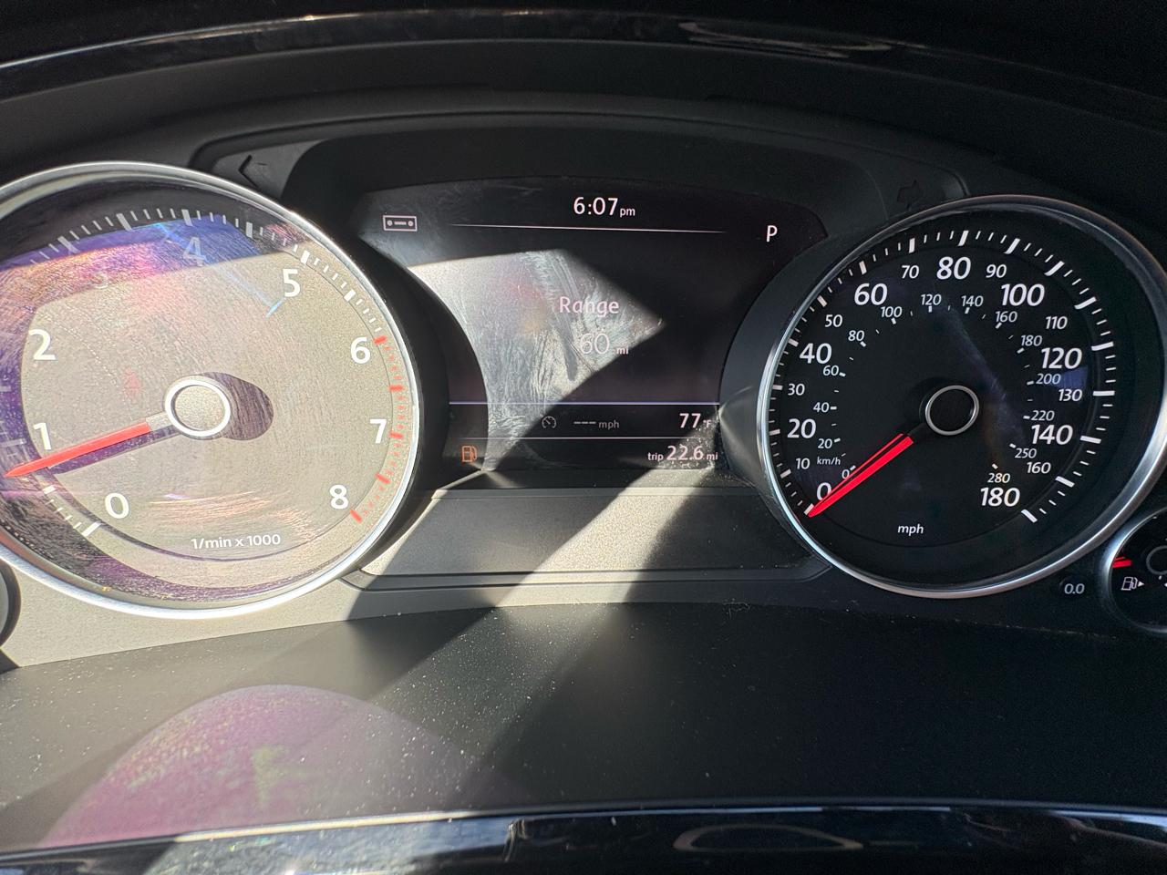 Volkswagen Touareg 4dr 3.6L Sport w/Nav 2014