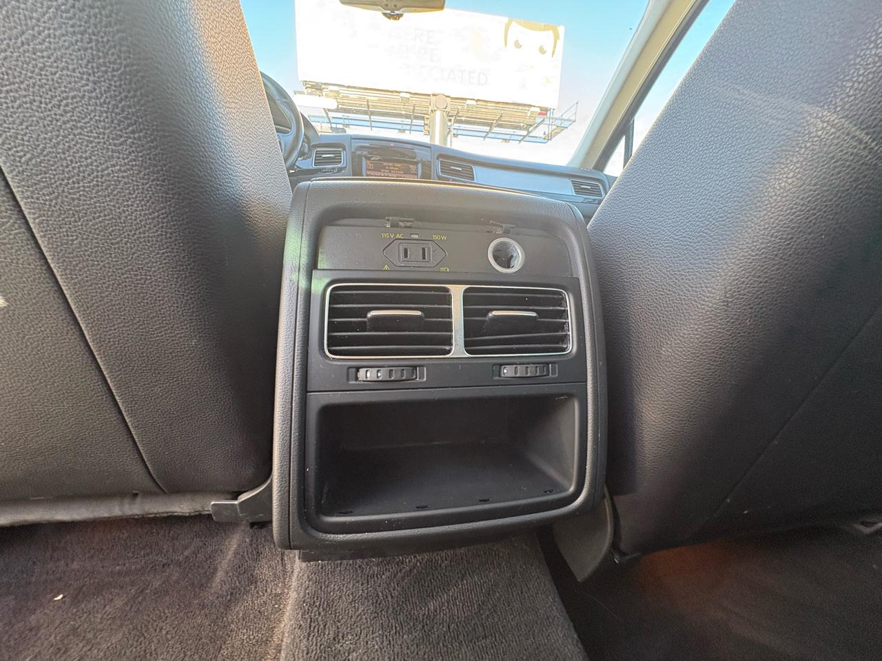 Volkswagen Touareg 4dr 3.6L Sport w/Nav 2014