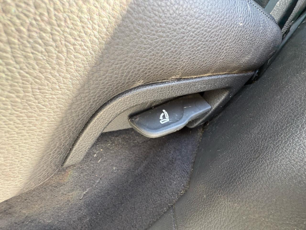 Volkswagen Touareg 4dr 3.6L Sport w/Nav 2014