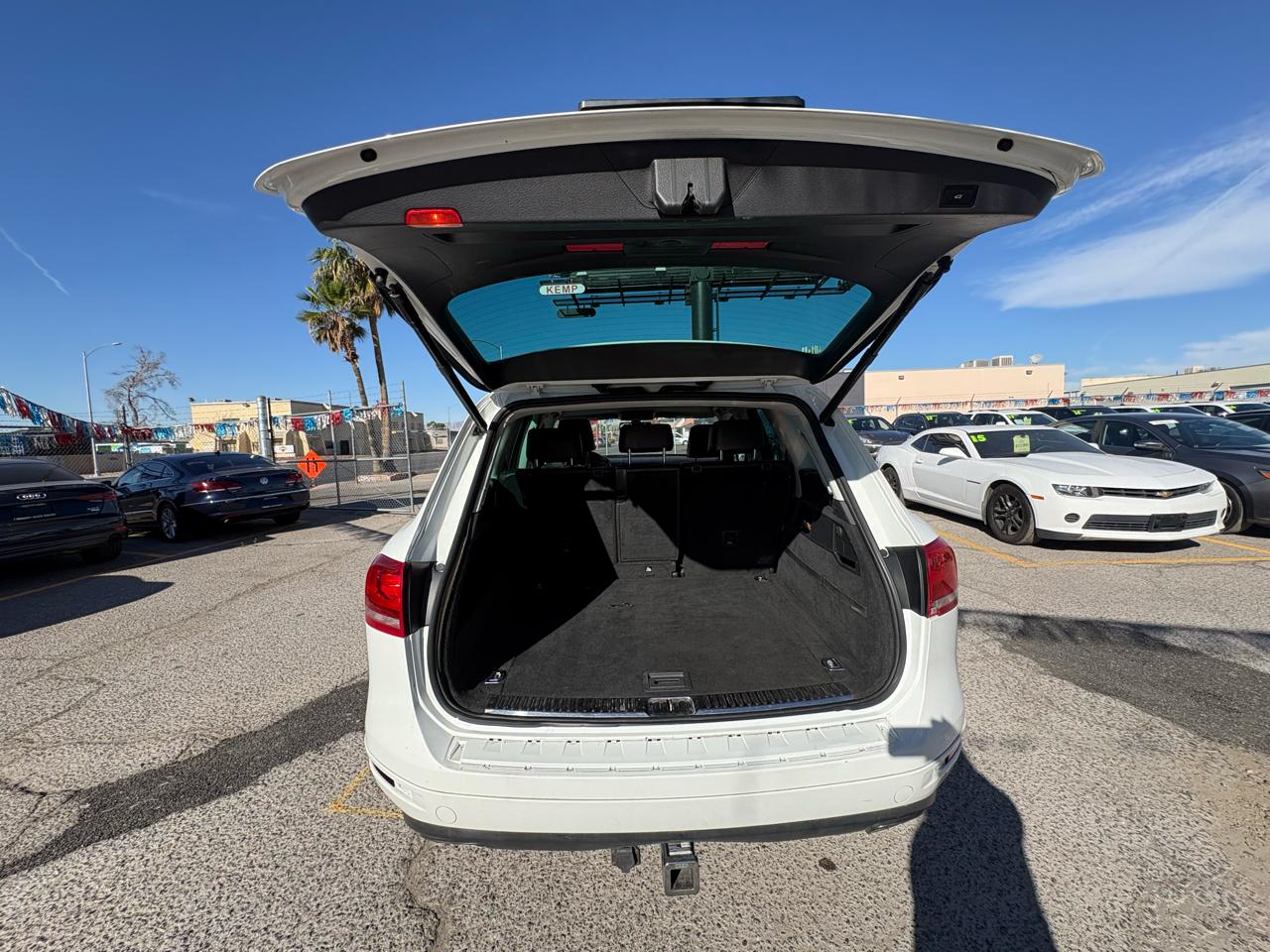 Volkswagen Touareg 4dr 3.6L Sport w/Nav 2014