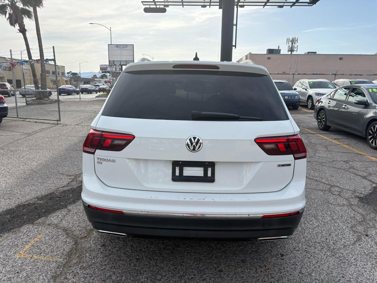 Volkswagen Touareg 4dr 3.6L Sport w/Nav 2014
