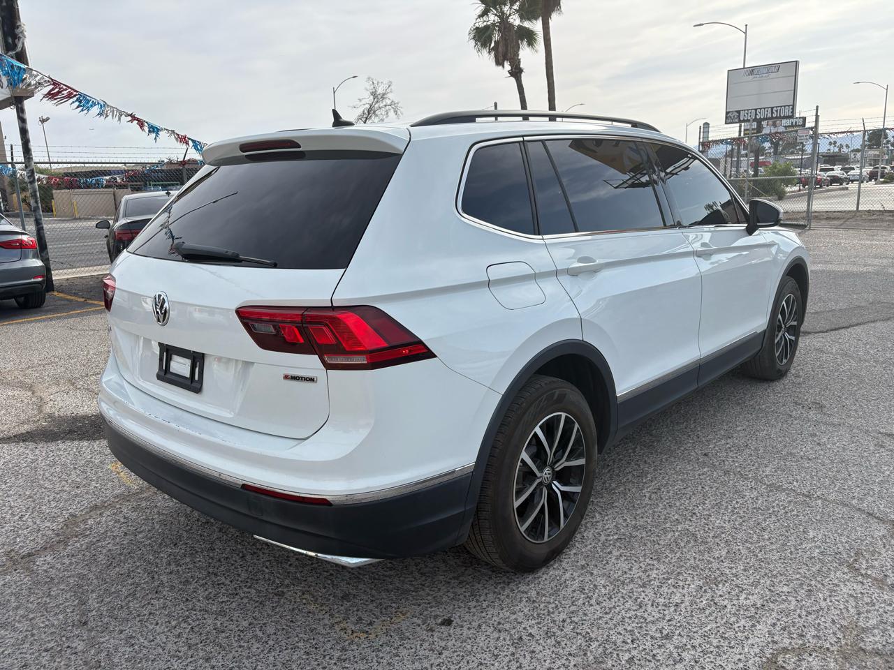 Volkswagen Touareg 4dr 3.6L Sport w/Nav 2014