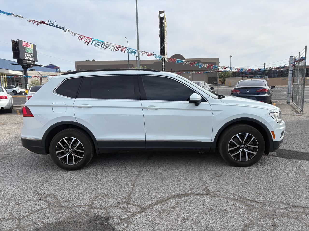 Volkswagen Touareg 4dr 3.6L Sport w/Nav 2014