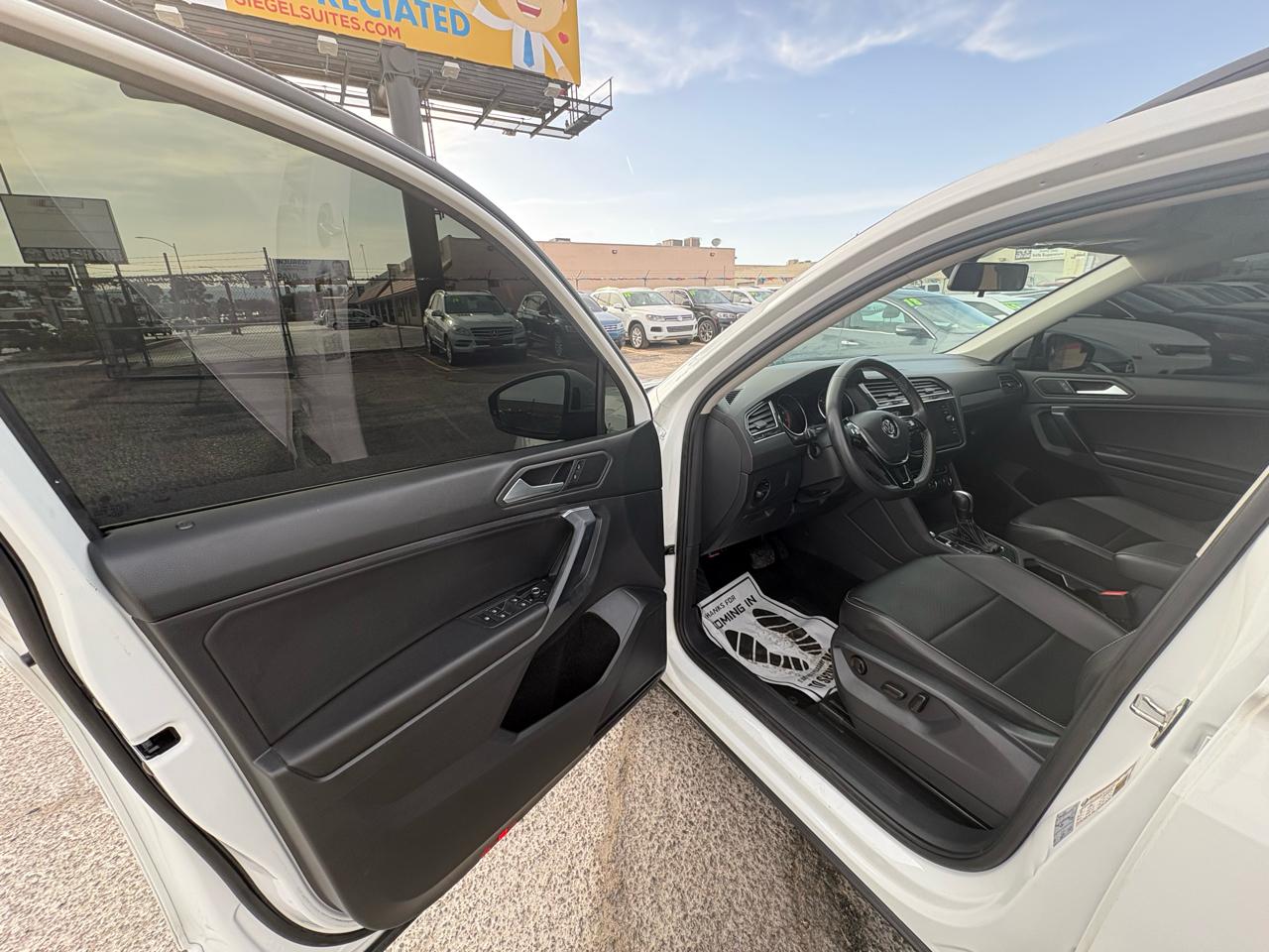 Volkswagen Touareg 4dr 3.6L Sport w/Nav 2014
