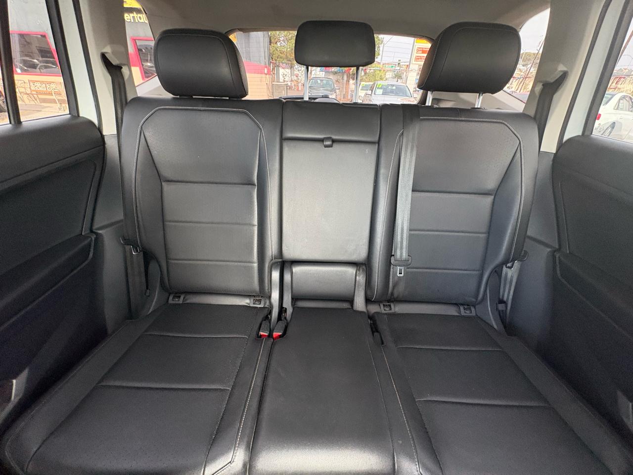 Volkswagen Touareg 4dr 3.6L Sport w/Nav 2014