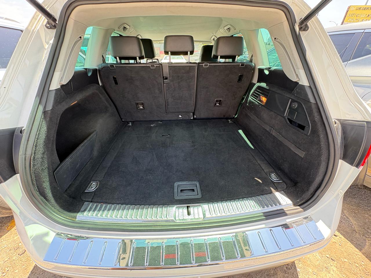 Volkswagen Touareg 4dr 3.6L Sport w/Nav 2014