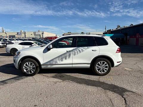 Volkswagen Touareg 4dr 3.6L Sport w/Nav 2014