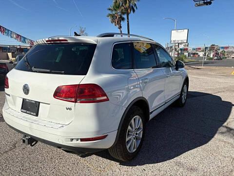 Volkswagen Touareg 4dr 3.6L Sport w/Nav 2014