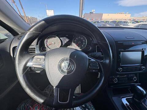 Volkswagen Touareg 4dr 3.6L Sport w/Nav 2014