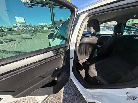 Volkswagen Touareg 4dr 3.6L Sport w/Nav 2014