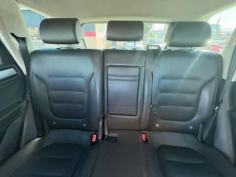 Volkswagen Touareg 4dr 3.6L Sport w/Nav 2014