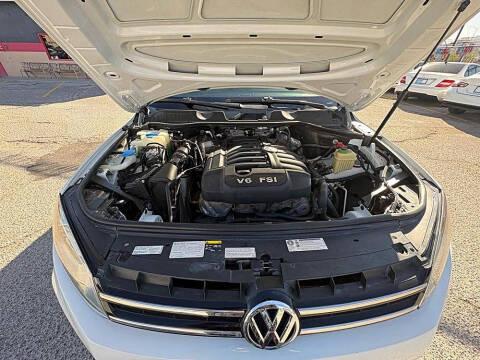 Volkswagen Touareg 4dr 3.6L Sport w/Nav 2014