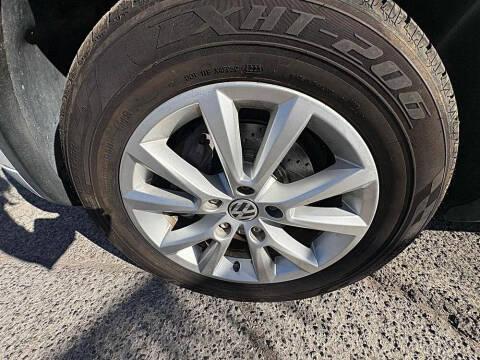 Volkswagen Touareg 4dr 3.6L Sport w/Nav 2014