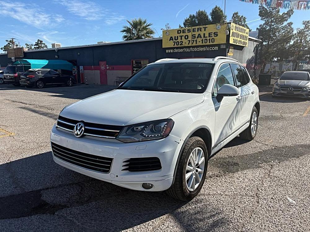 Volkswagen Touareg 4dr 3.6L Sport w/Nav 2014