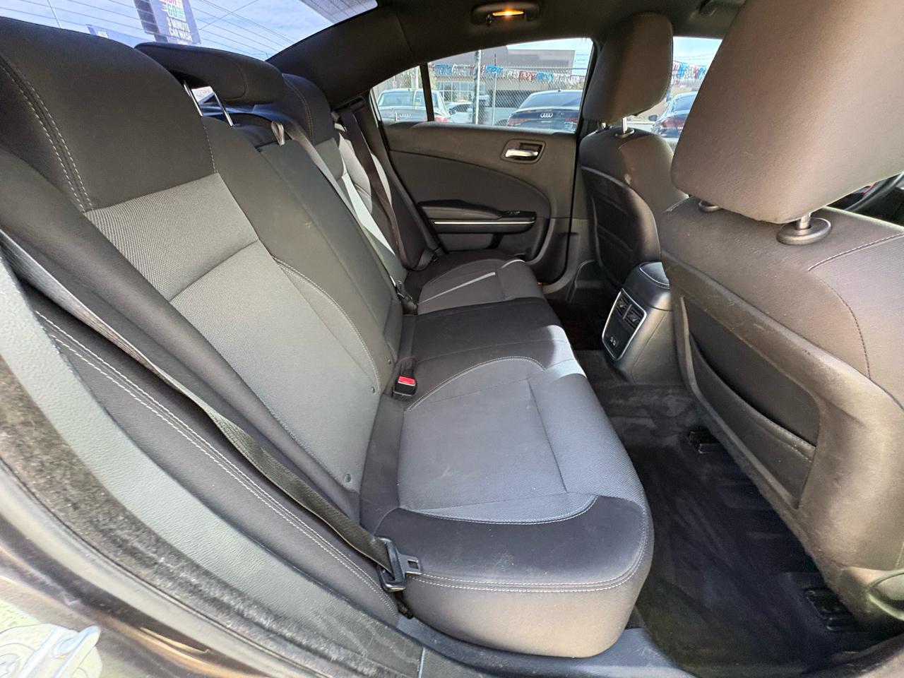 Dodge Charger 4dr Sdn SE RWD 2015