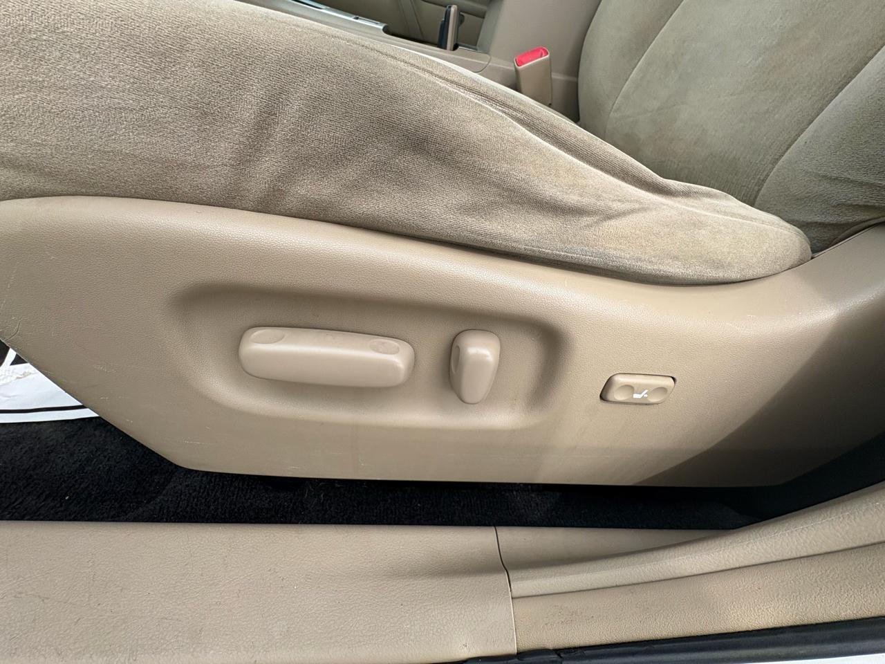 Toyota Highlander Hybrid 4WD 4dr (Natl) 2012