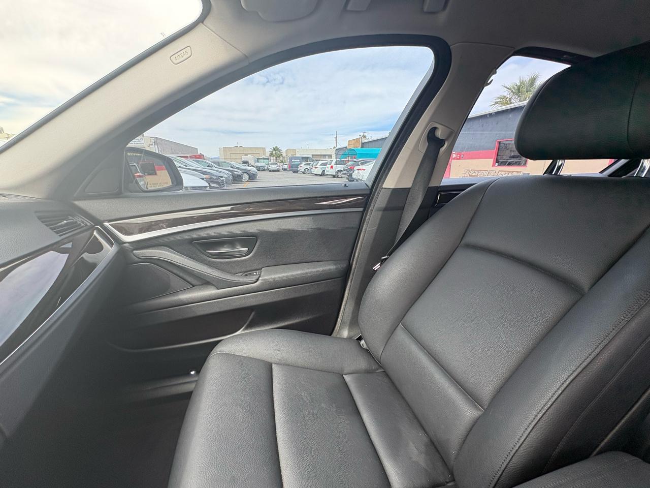 BMW 5 Series 4dr Sdn 528i RWD 2015