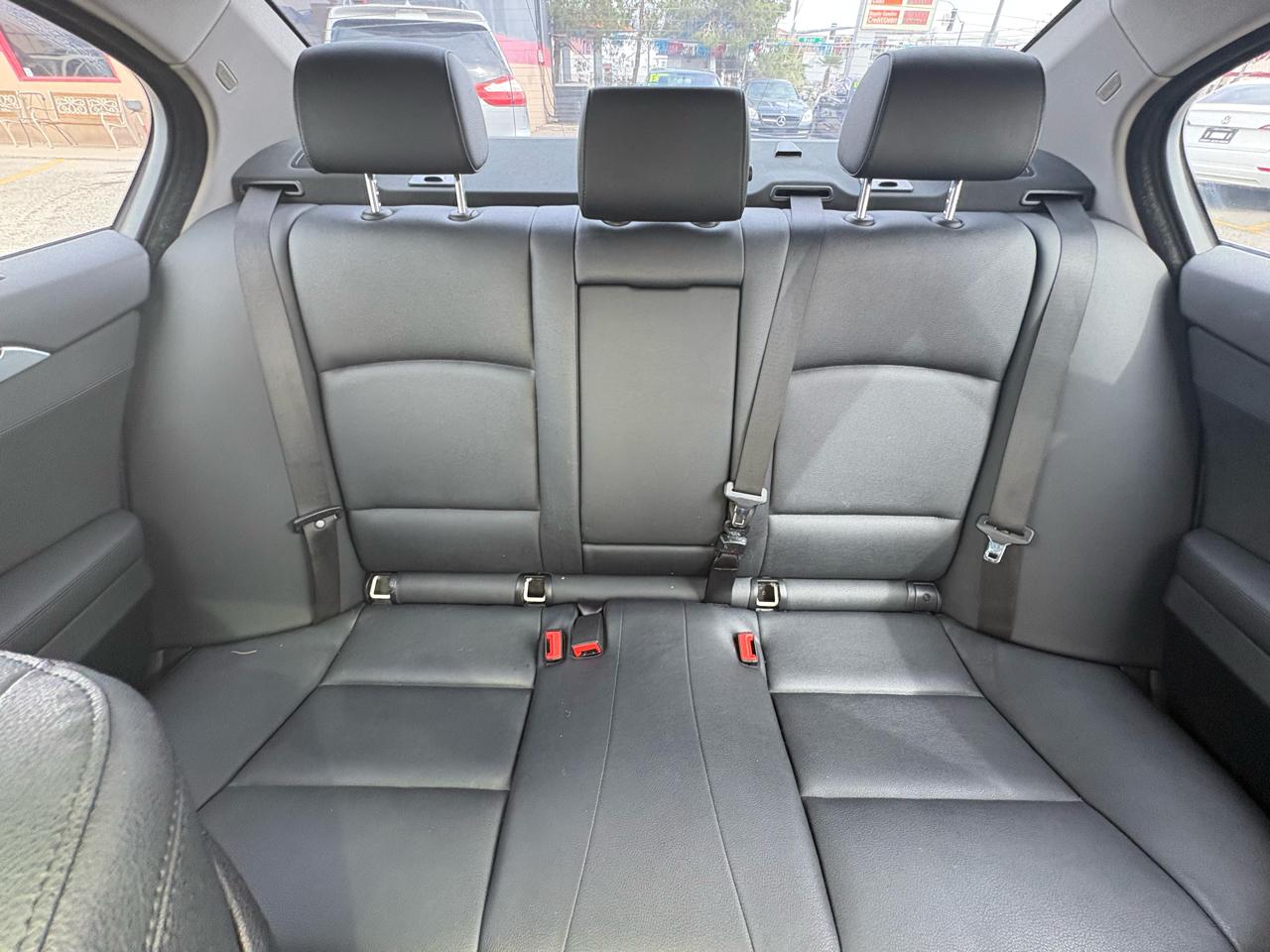 BMW 5 Series 4dr Sdn 528i RWD 2015