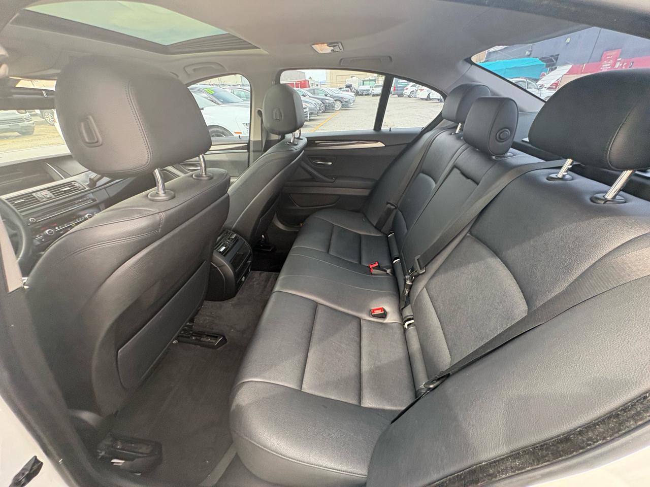 BMW 5 Series 4dr Sdn 528i RWD 2015