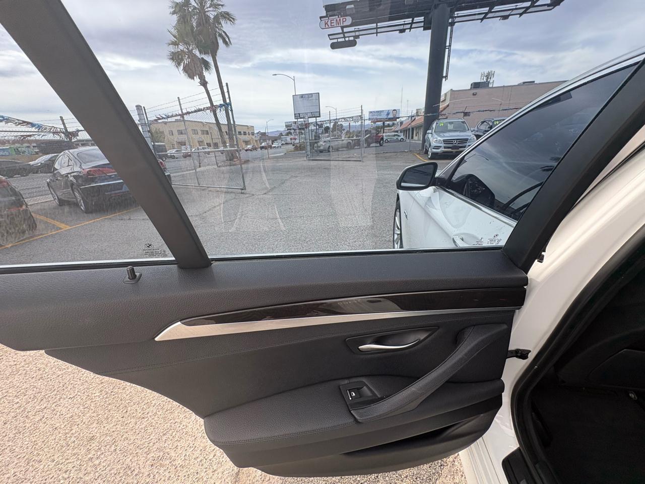 BMW 5 Series 4dr Sdn 528i RWD 2015