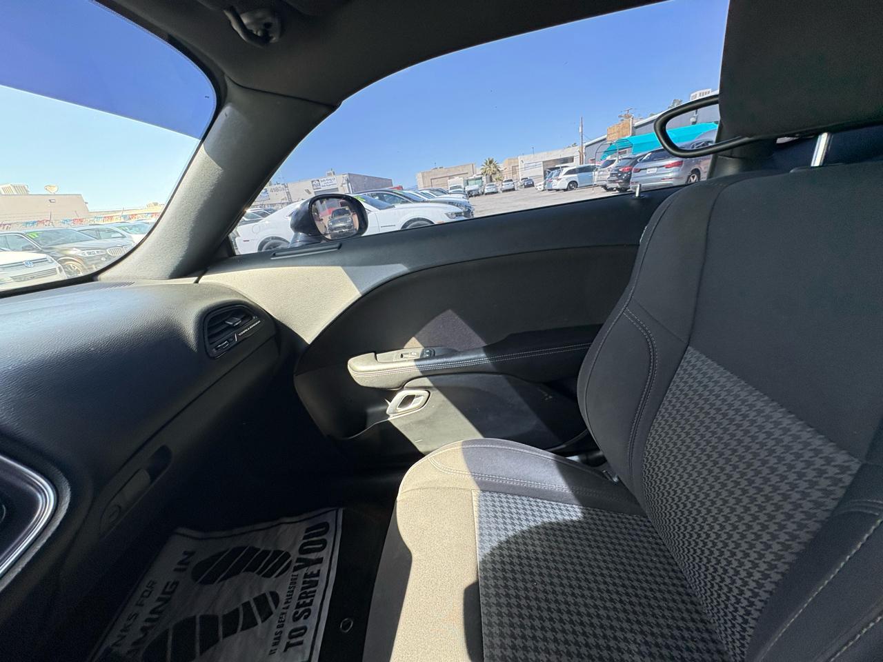 Dodge Challenger 2dr Cpe SXT 2015