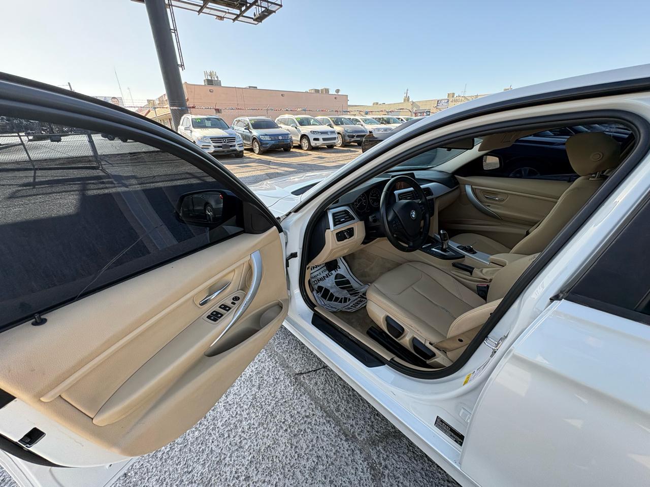 BMW 3 Series 4dr Sdn 328i RWD 2012